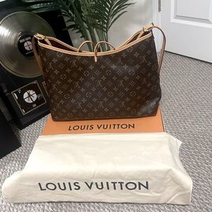 New Louis Vuitton CarryAll MM bag with removable zipped pouch located inside.